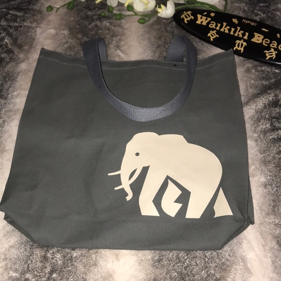 ๐๐NWOT Large Tote Bag with elephant design - Picture 4 of 5